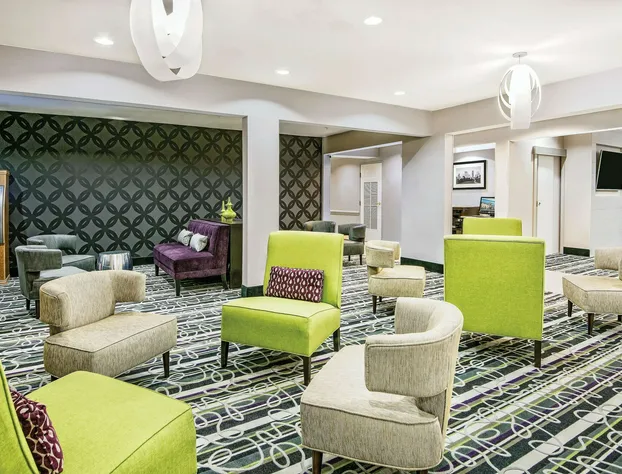 La Quinta Inn & Suites by Wyndham The Woodlands/Spring hotel detail image 4