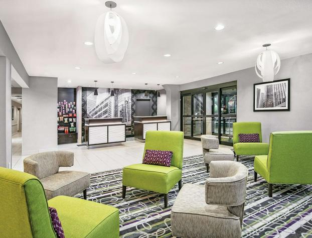 La Quinta Inn & Suites by Wyndham The Woodlands/Spring hotel detail image 3