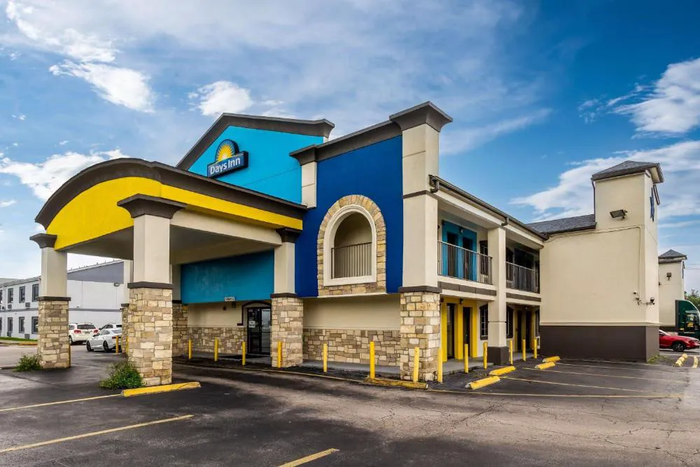 Days Inn by Wyndham Houston East hotel hero