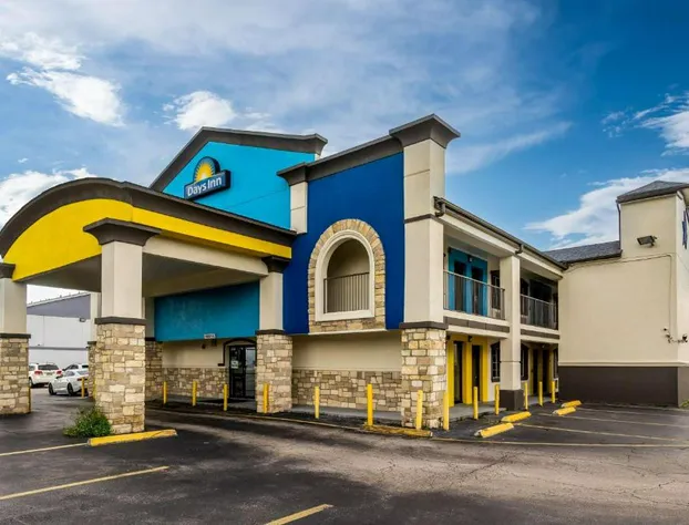 Days Inn by Wyndham Houston East hotel detail image 1