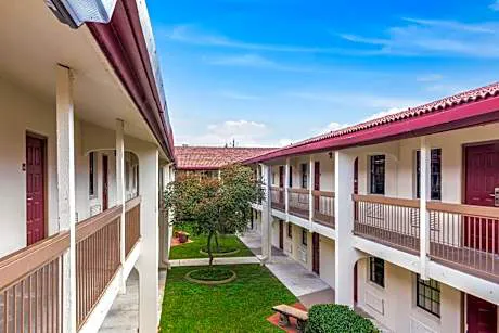Red Roof Inn Houston East – I-10 hotel detail image 2