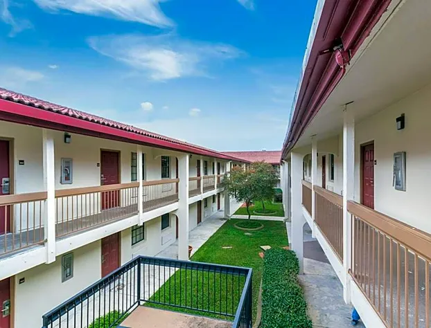 Red Roof Inn Houston East – I-10 hotel detail image 4