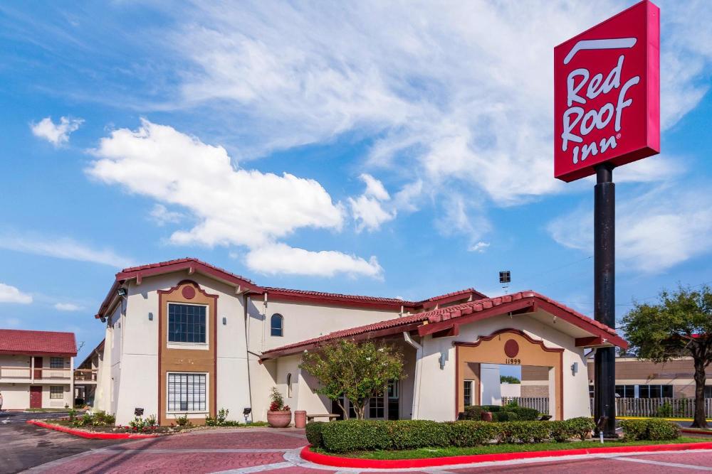 Red Roof Inn Houston East – I-10 hotel hero