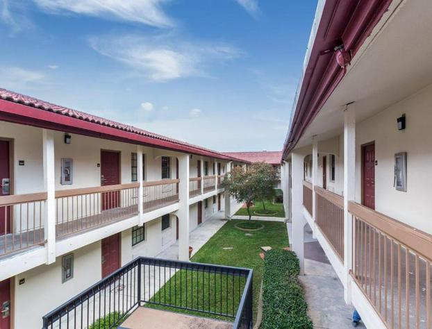 Red Roof Inn Houston East – I-10 hotel detail image 2