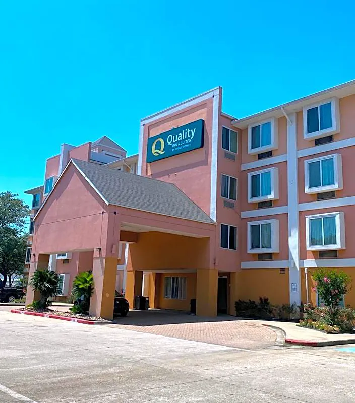 Quality Inn & Suites West Chase hotel hero