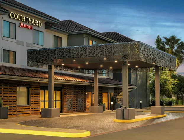 Courtyard by Marriott Houston Rice University hotel detail image 1