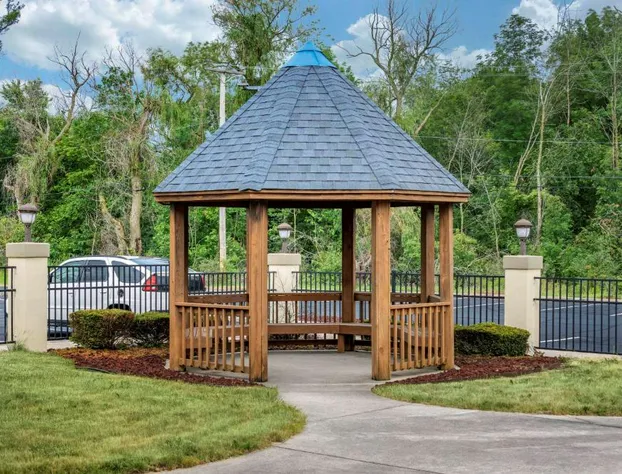 Comfort Suites Marion North hotel detail image 2