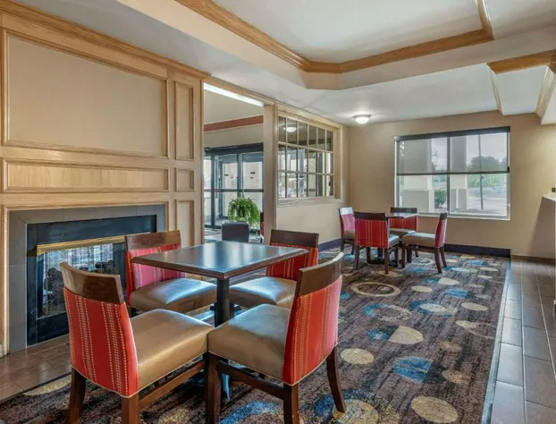 Comfort Suites Marion North hotel detail image 4