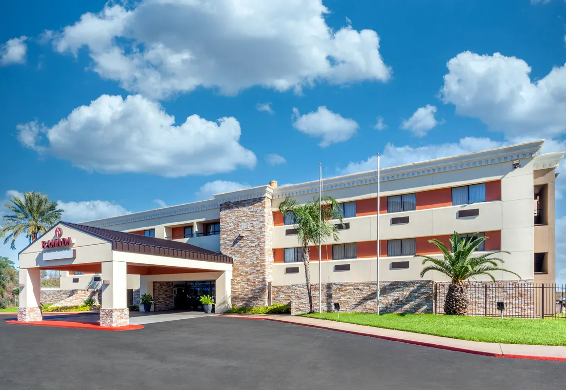 Ramada by Wyndham Houston Intercontinental Airport South hotel hero