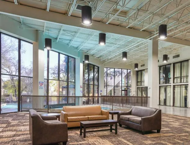 Red Roof Inn PLUS+ & Suites Houston - IAH Airport SW hotel detail image 3