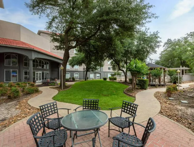 La Quinta Inn & Suites by Wyndham Houston Bush IAH South hotel detail image 4