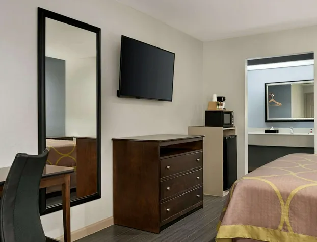 Crystal Inn Northeast Houston Downtown I-610 hotel detail image 2