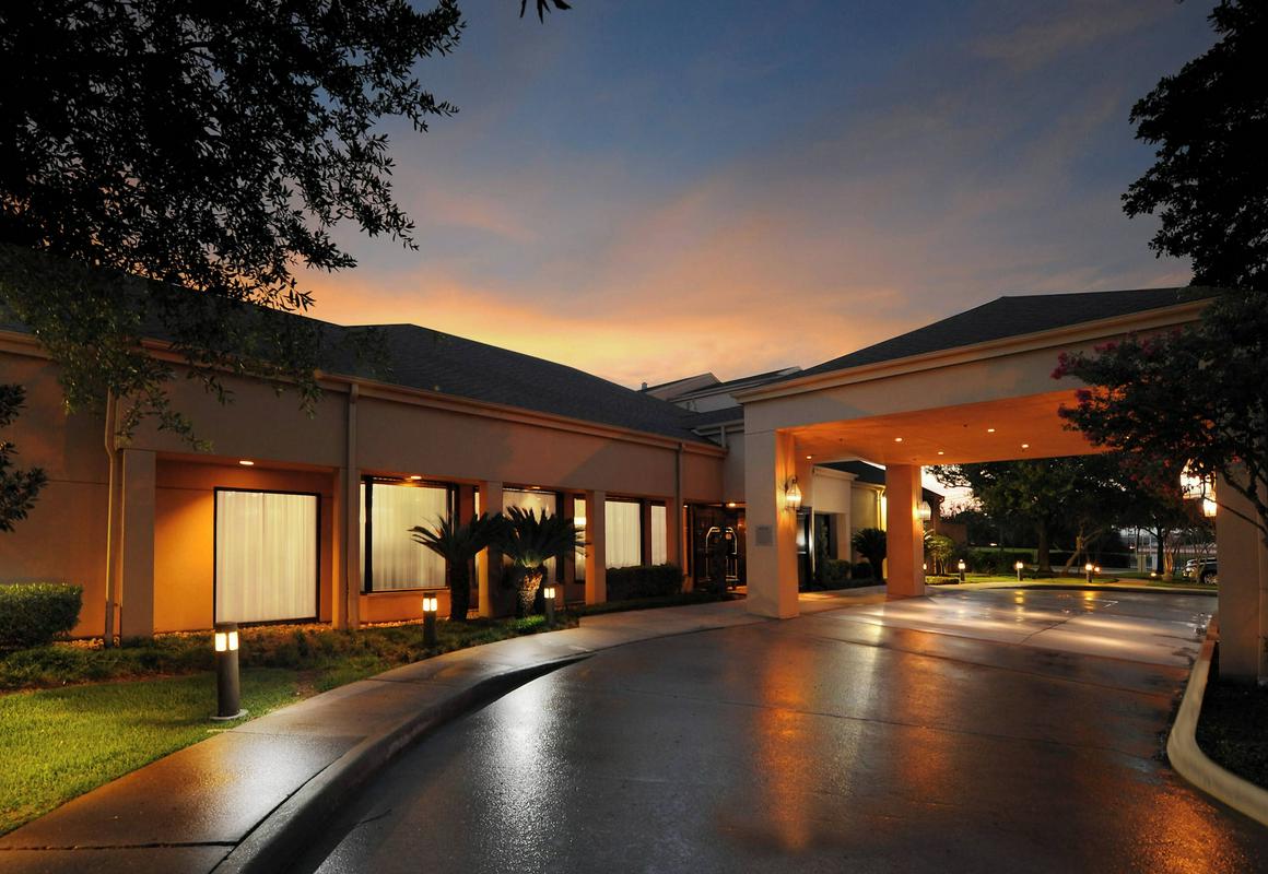 Courtyard by Marriott Houston Hobby Airport hotel hero
