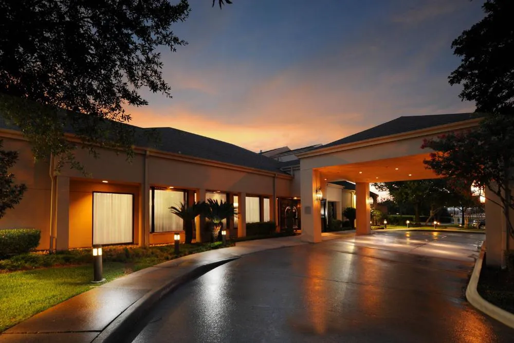 Courtyard by Marriott Houston Hobby Airport hotel hero
