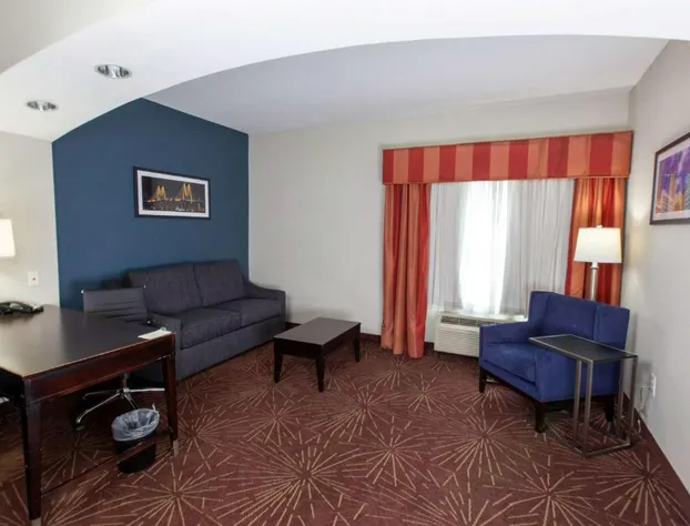 La Quinta Inn & Suites by Wyndham Houston East at Normandy hotel detail image 4