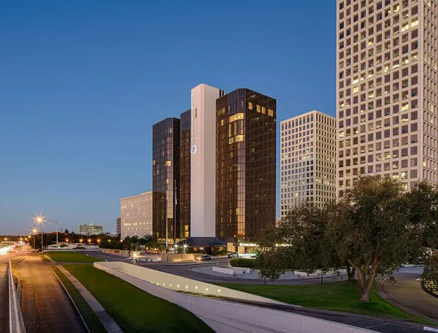 DoubleTree by Hilton Hotel Houston - Greenway Plaza hotel detail image 1