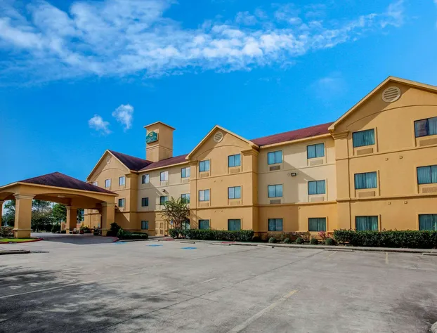 La Quinta Inn & Suites by Wyndham Pasadena hotel detail image 2