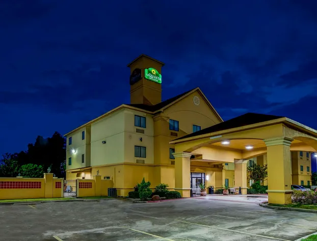 La Quinta Inn & Suites by Wyndham Pasadena hotel detail image 3