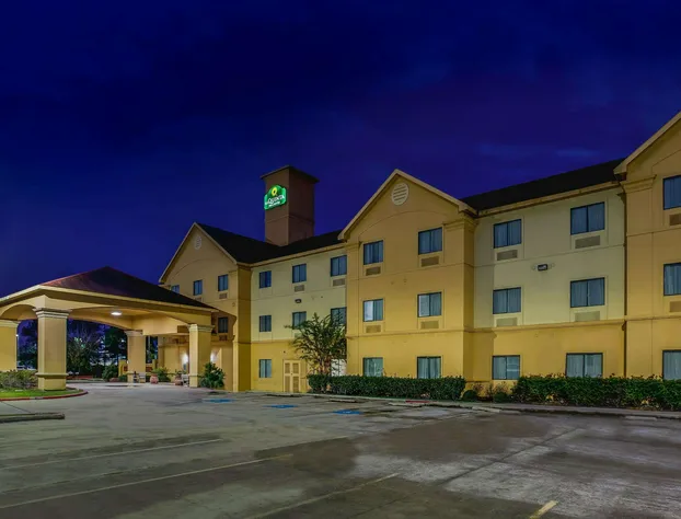 La Quinta Inn & Suites by Wyndham Pasadena hotel detail image 4