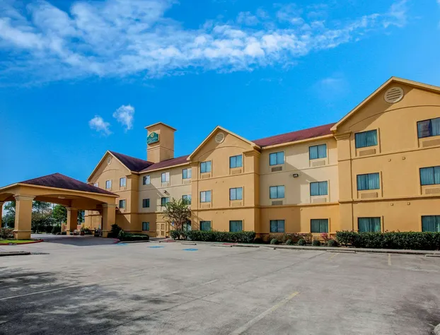 La Quinta Inn & Suites by Wyndham Pasadena hotel detail image 2