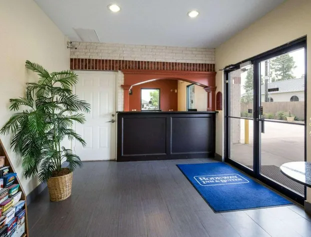 Scottish Inn & Suites hotel detail image 2