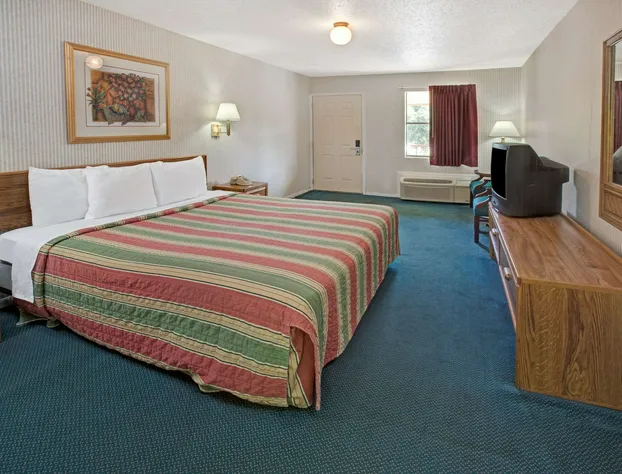 Knights Inn South Houston hotel detail image 4