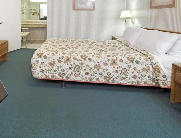 Knights Inn South Houston hotel detail image 2