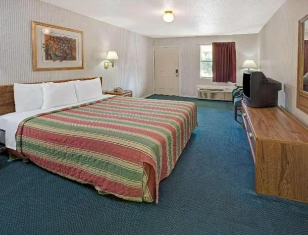 Knights Inn South Houston hotel detail image 3