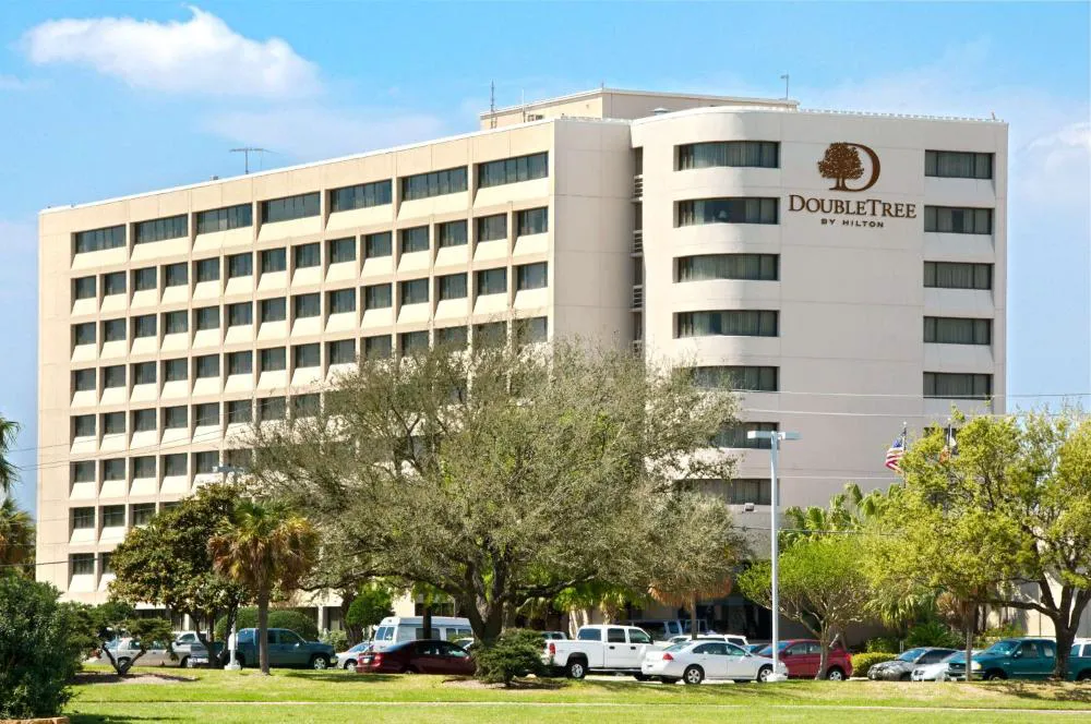 Doubletree by Hilton Houston Hobby Airport hotel hero