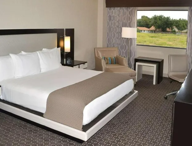 Doubletree by Hilton Houston Hobby Airport hotel detail image 2