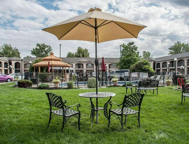 Econo Lodge At The Falls North hotel detail image 2