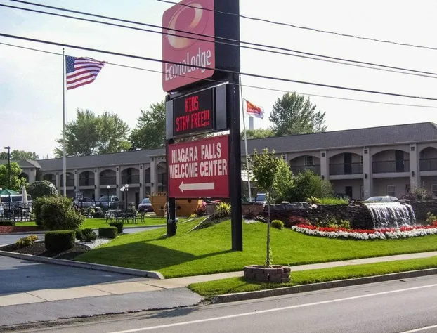 Econo Lodge At The Falls North hotel detail image 1