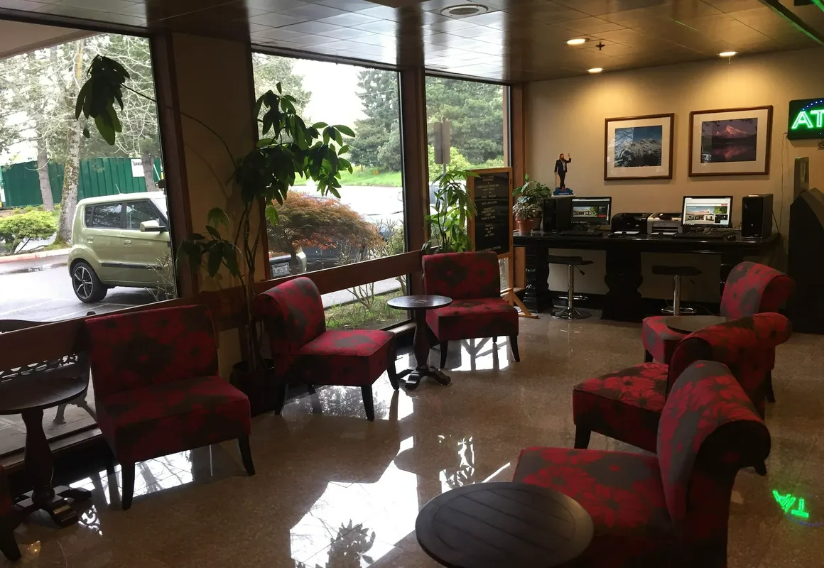 Ramada by Wyndham Portland Airport hotel hero