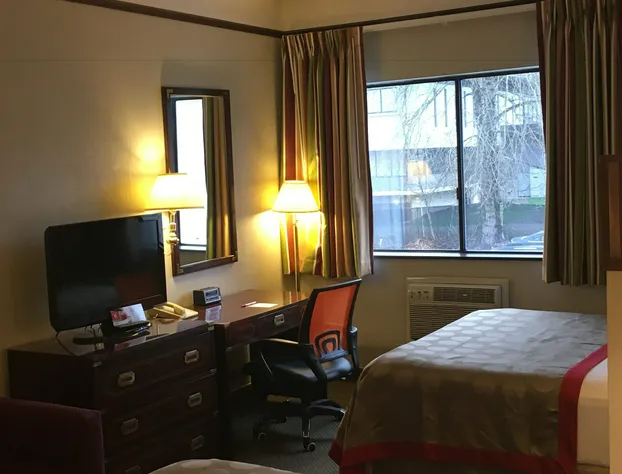 Ramada by Wyndham Portland Airport hotel detail image 3