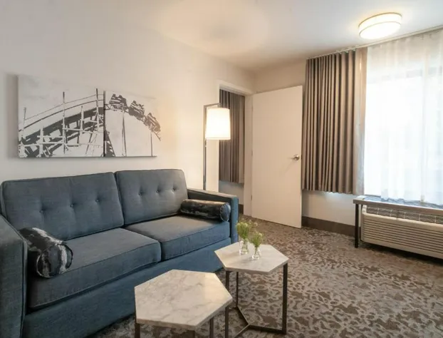 Oxford Suites Portland - Jantzen Beach hotel detail image 2