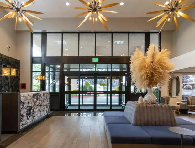 Oxford Suites Portland - Jantzen Beach hotel detail image 4