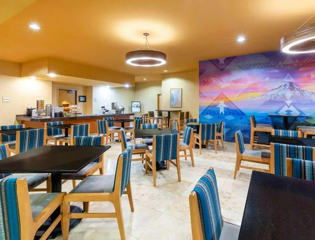 La Quinta Inn & Suites by Wyndham Vancouver hotel detail image 4