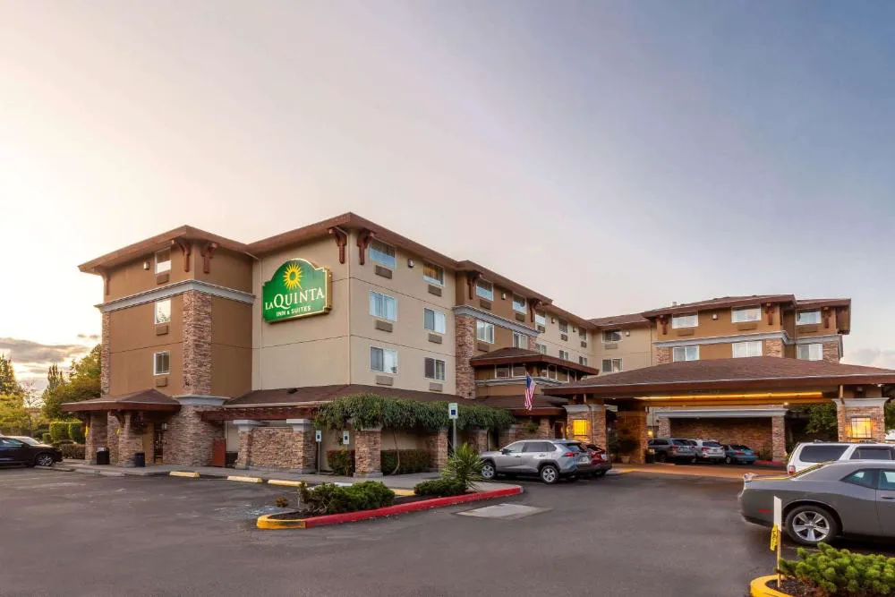 La Quinta Inn & Suites by Wyndham Vancouver hotel hero