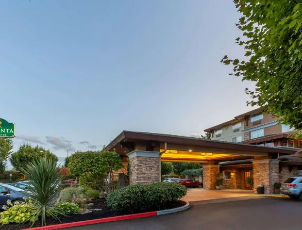 La Quinta Inn & Suites by Wyndham Vancouver hotel detail image 1