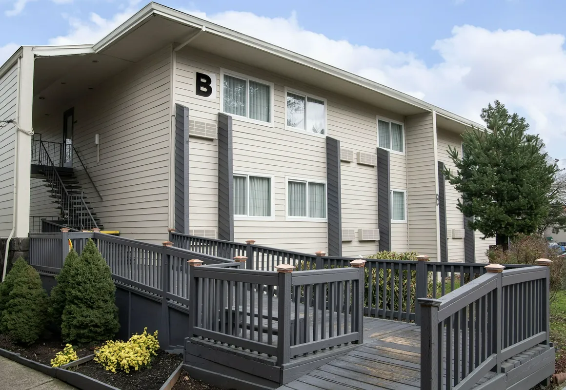 Quality Inn Portland Airport PDX hotel hero