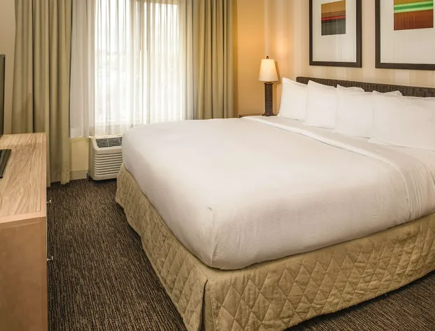 DoubleTree by Hilton Portland - Beaverton hotel detail image 2