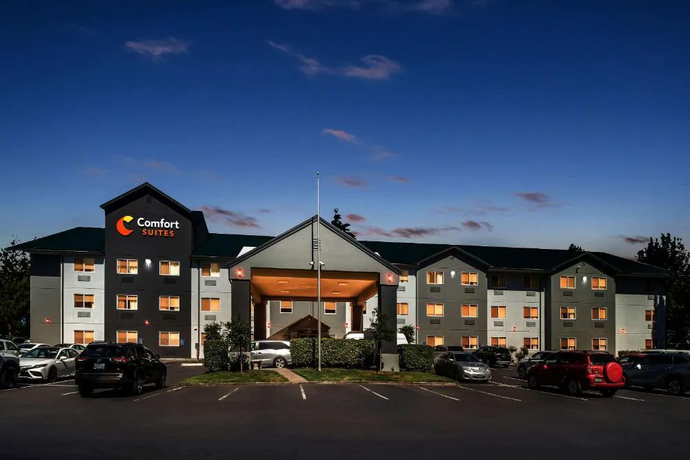 Comfort Suites Portland Airport hotel hero
