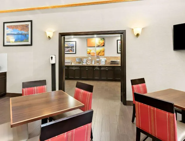 Comfort Suites Portland Airport hotel detail image 4