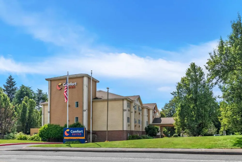 Comfort Suites Clackamas hotel hero