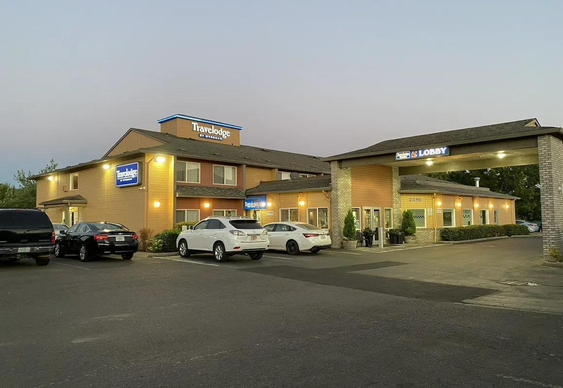 Travelodge Suites by Wyndham Newberg hotel hero