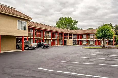 Econo Lodge Southeast Milwaukie/Portland hotel detail image 1