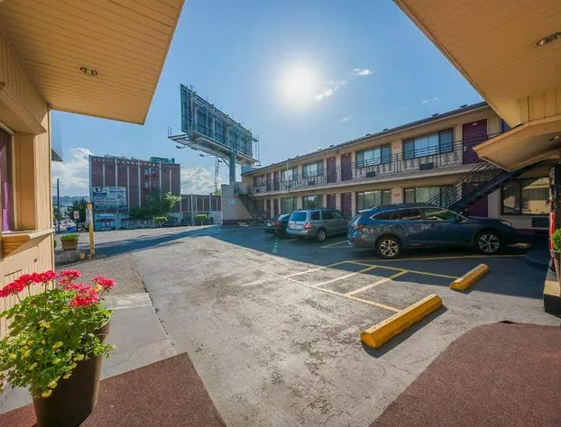 Broadway Inn hotel detail image 4