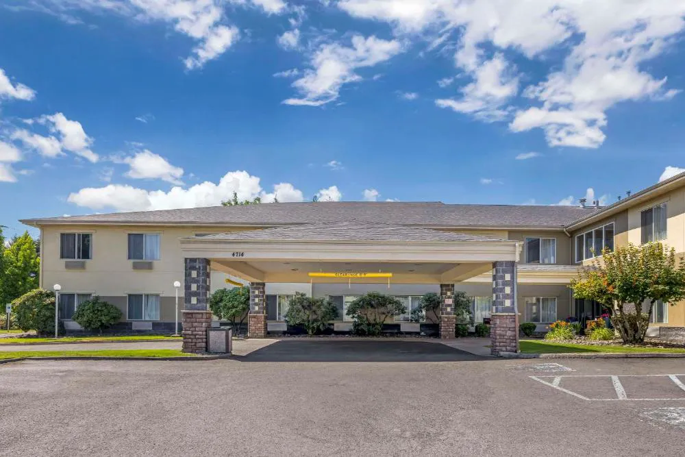 Comfort Suites Near Vancouver Mall hotel hero