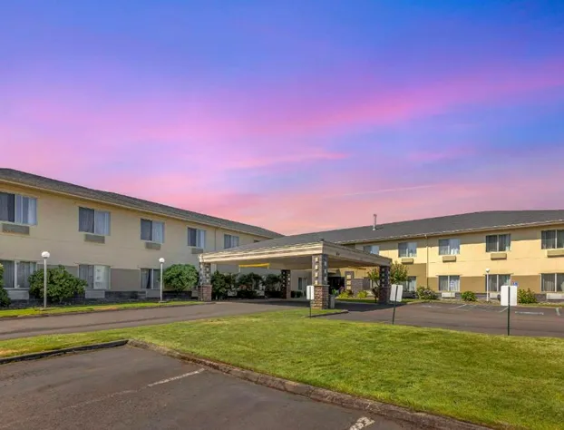 Comfort Suites Near Vancouver Mall hotel detail image 1