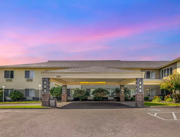 Comfort Suites Near Vancouver Mall hotel detail image 3